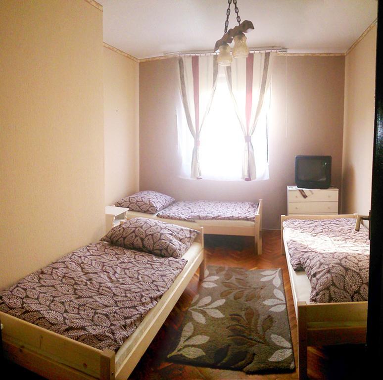 Orchidea Apartman تاتا الغرفة الصورة